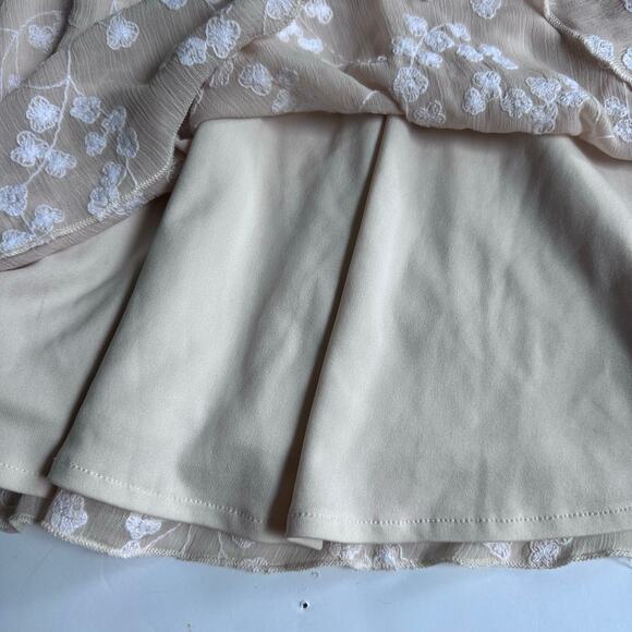 Chasing Fireflies Beige Floral Embroidered Dress - Large - Picture 3 of 5